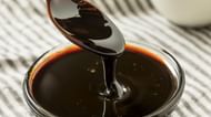 Molasses in different types of sugars (Image via Getty Images)